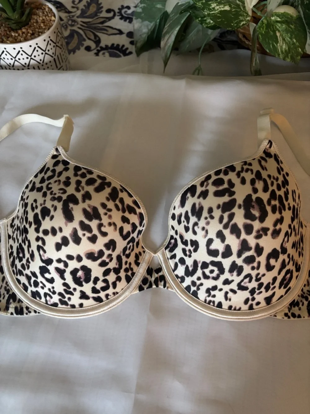 Maidenform Black & Vassarette Leopard Print Bras 38C
